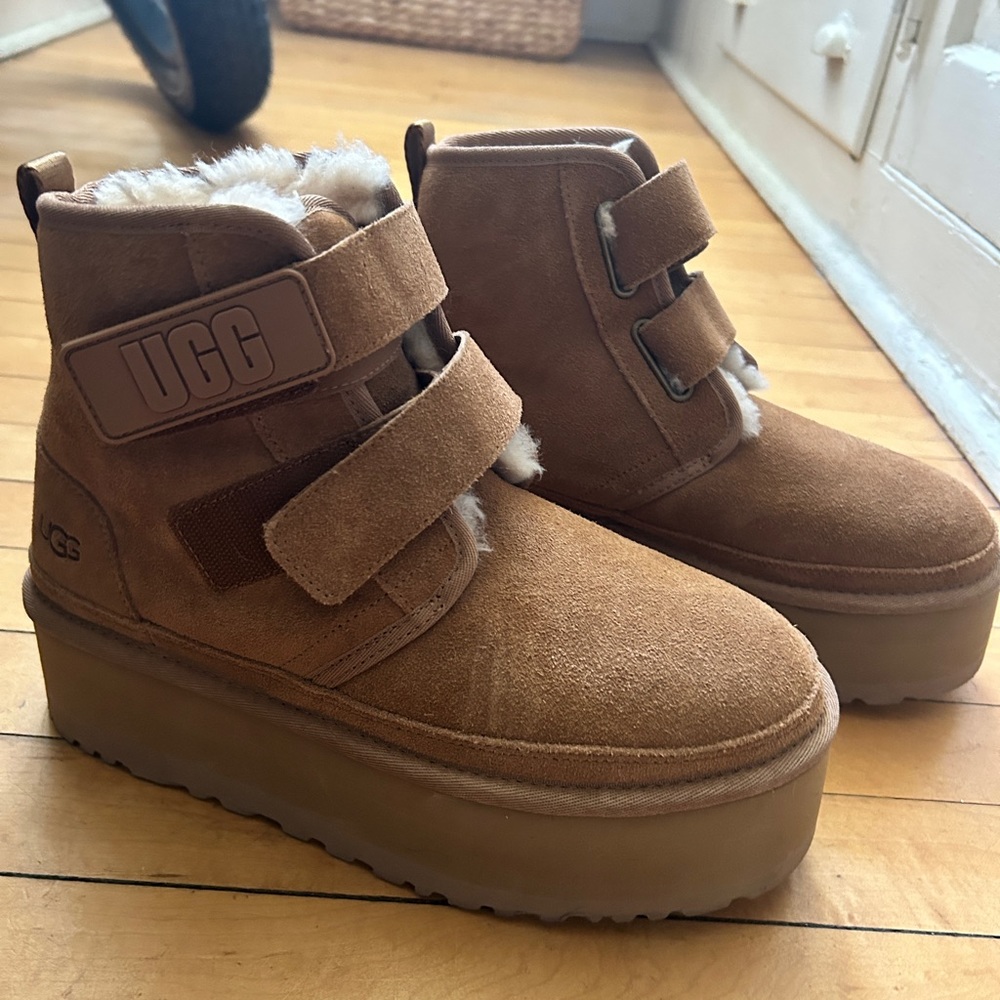 UGG Neumel Platform Boot - Size 8